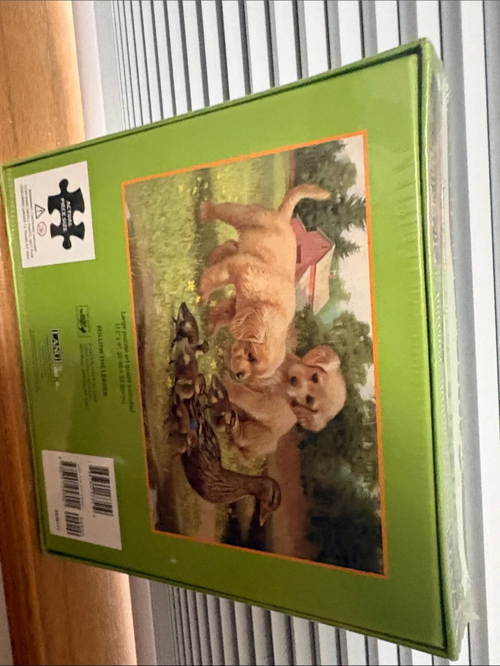 500-Piece Puppy Puzzle - Green and White Box